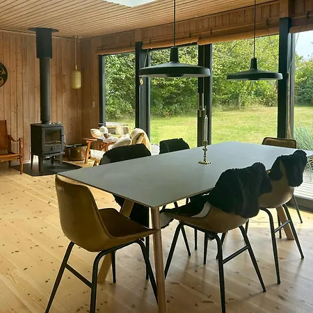 Сasa de vacaciones Charming Summer House Near