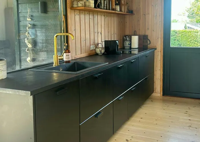 Charming Summer House Near ジルレジェ